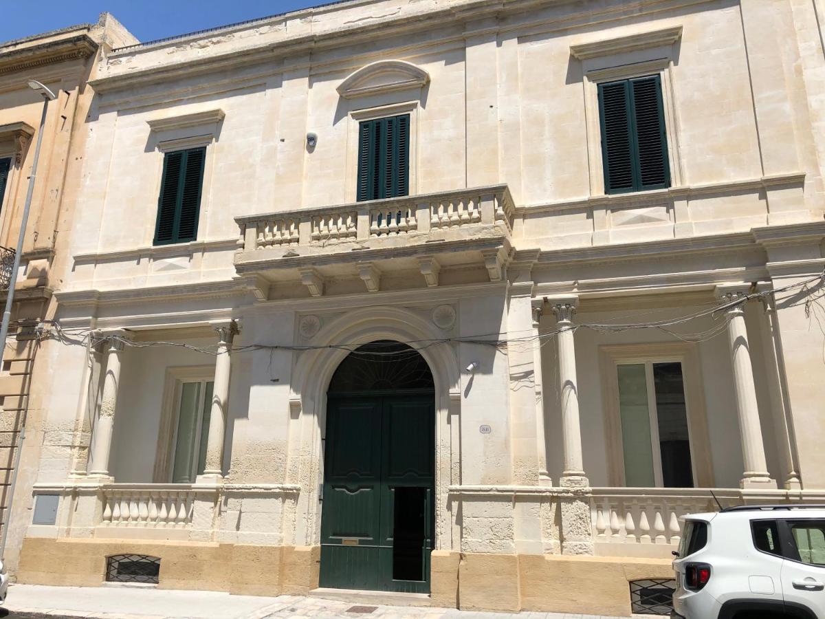 Carlo V - Con Piscina E Giardino Privati Apartamento Lecce Exterior foto