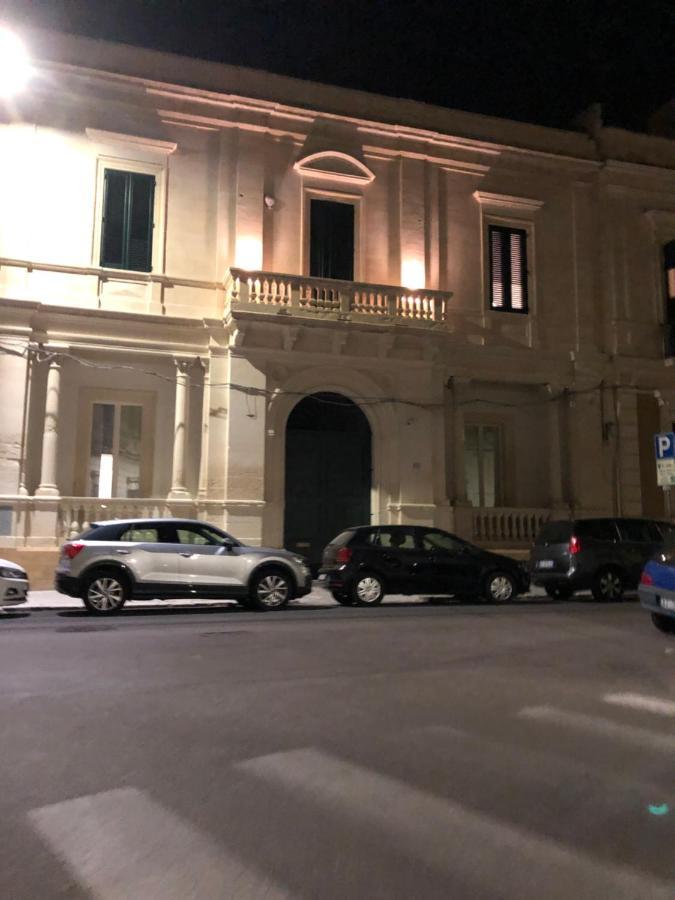 Carlo V - Con Piscina E Giardino Privati Apartamento Lecce Exterior foto