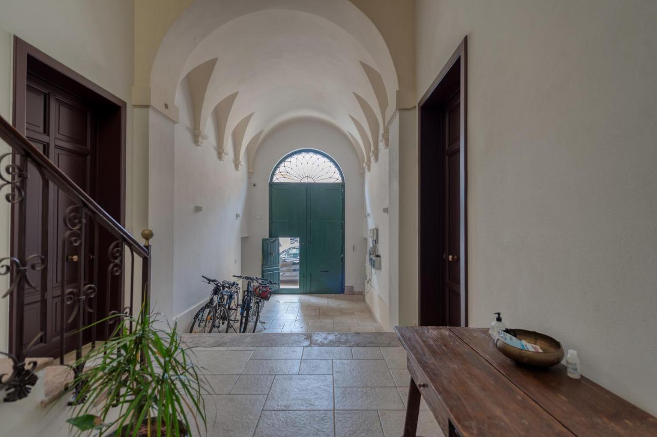 Carlo V - Con Piscina E Giardino Privati Apartamento Lecce Exterior foto