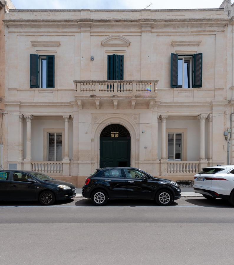 Carlo V - Con Piscina E Giardino Privati Apartamento Lecce Exterior foto