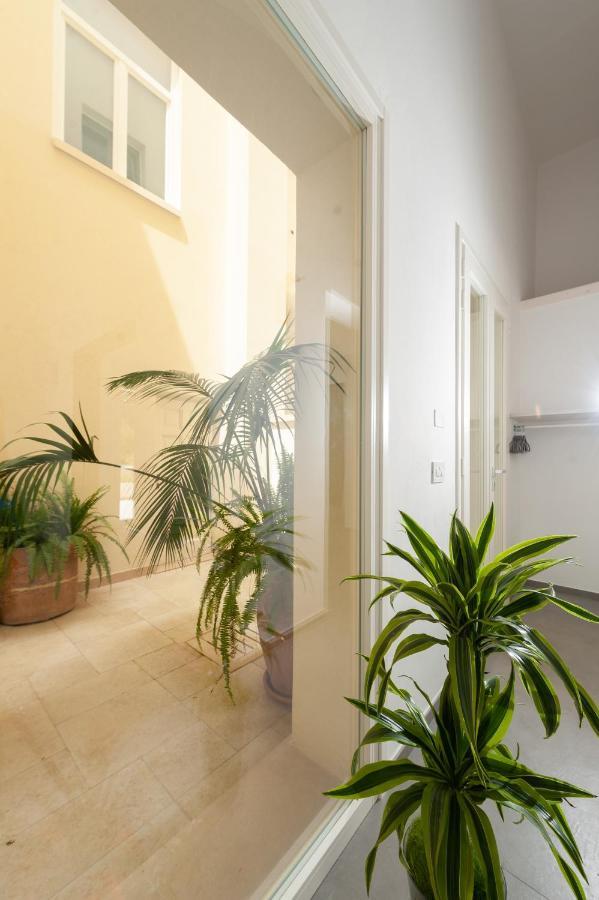 Carlo V - Con Piscina E Giardino Privati Apartamento Lecce Exterior foto