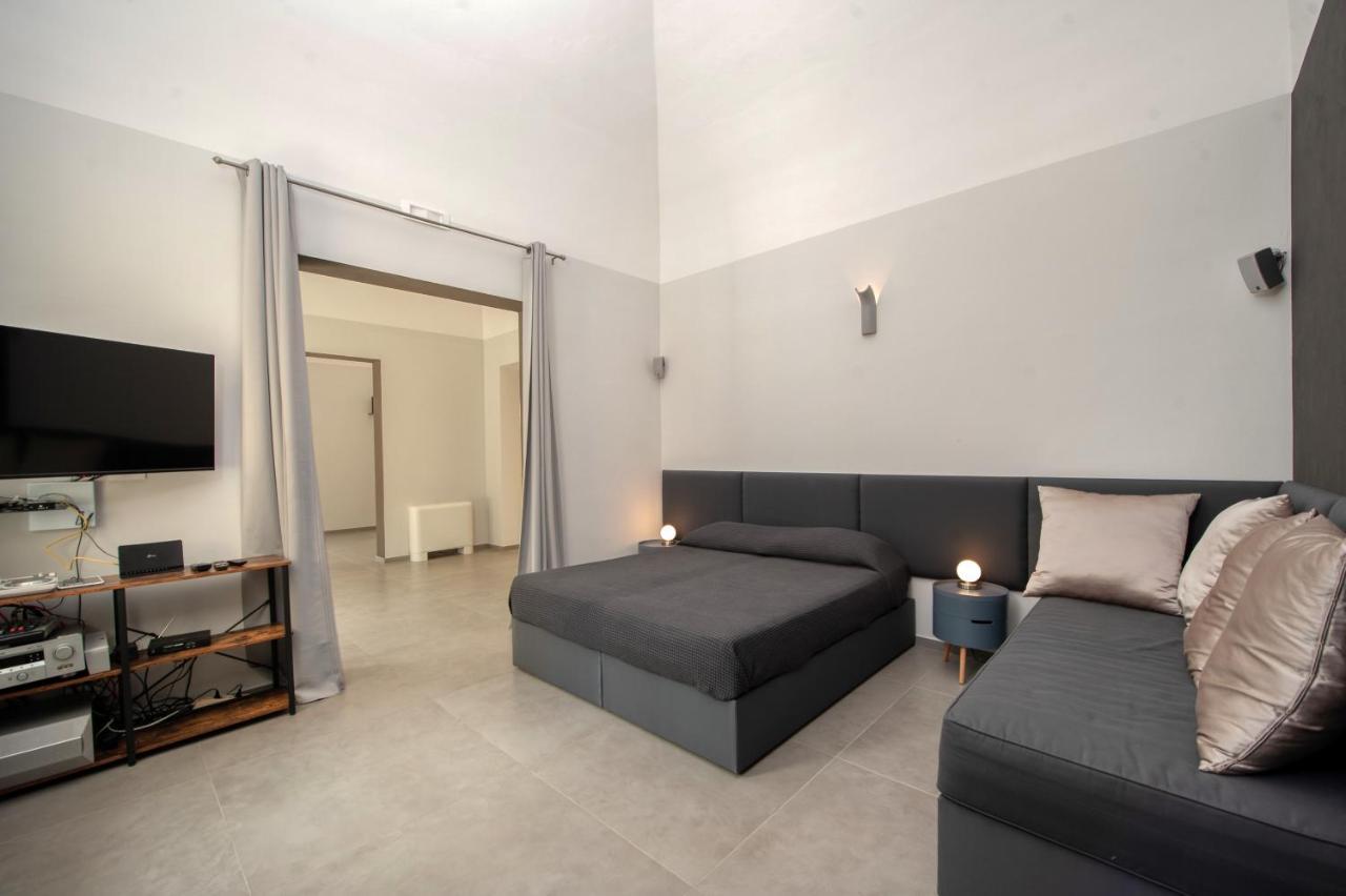 Carlo V - Con Piscina E Giardino Privati Apartamento Lecce Exterior foto
