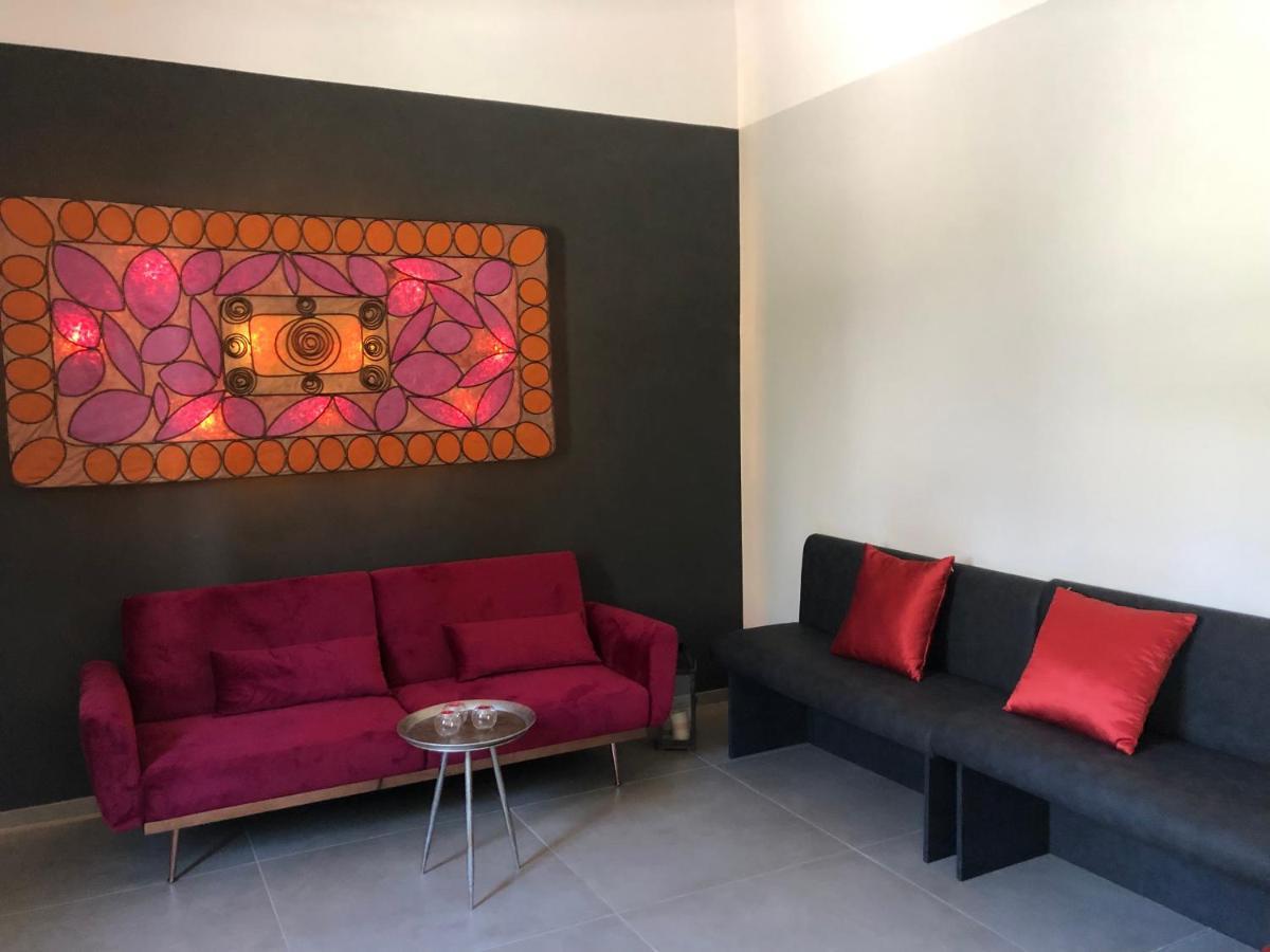 Carlo V - Con Piscina E Giardino Privati Apartamento Lecce Exterior foto